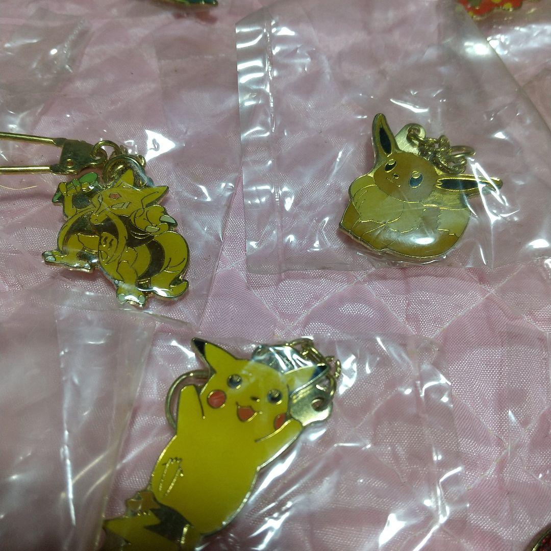 激レア！任天堂、ポケモン キラ入りメタルホルダー 16種 リザードン有り！