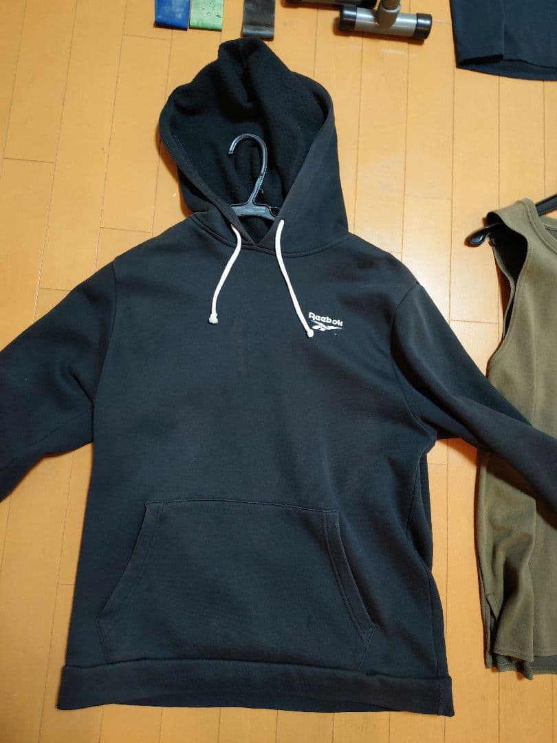 筋トレ引退品（タンクトップ２　Tシャツ２　パーカー１　シェーカー７　その他３種）