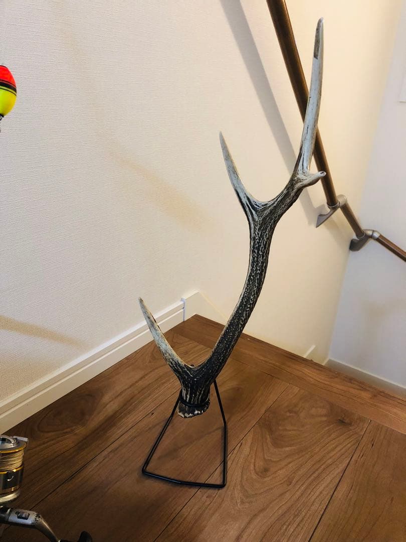 鹿の角とアイアンで作り上げた最強の釣竿置き、最高に超かっこいいディスプレイ