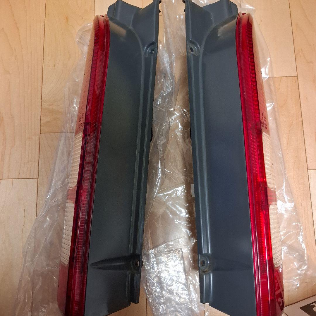 ハイエース　純正　テールランプ