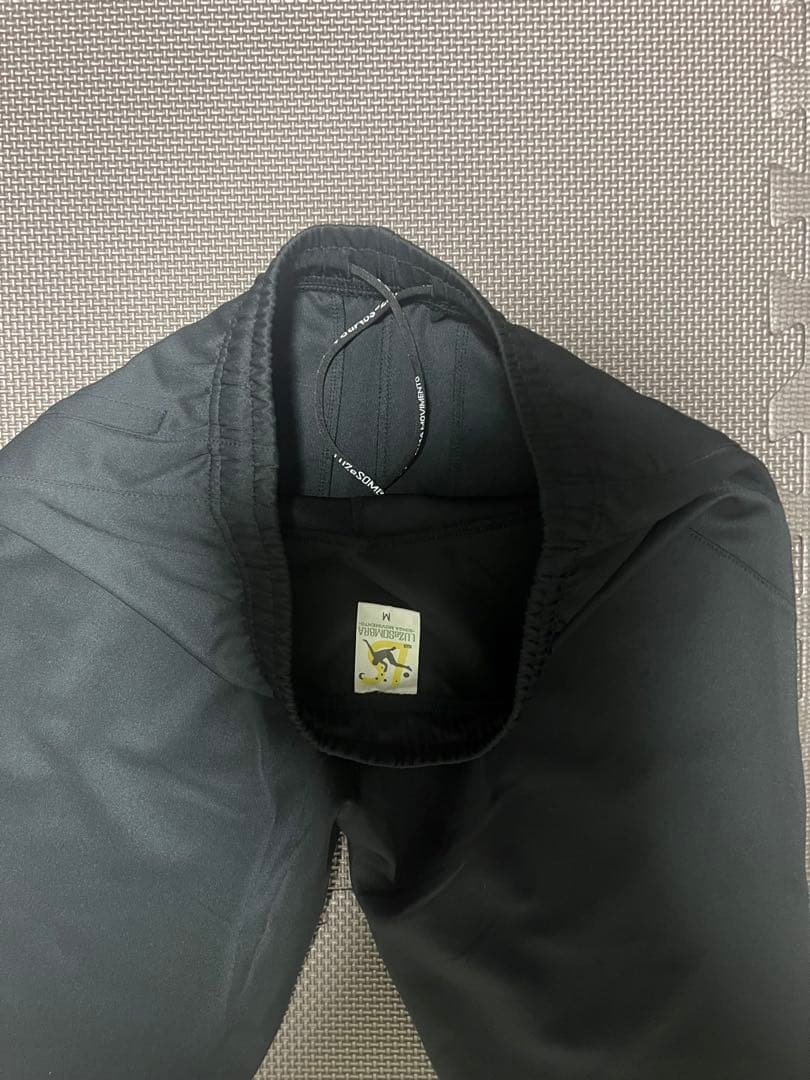 【中古美品】ルースイソンブラ ジャージ スリムパンツ Mサイズ　ブラック