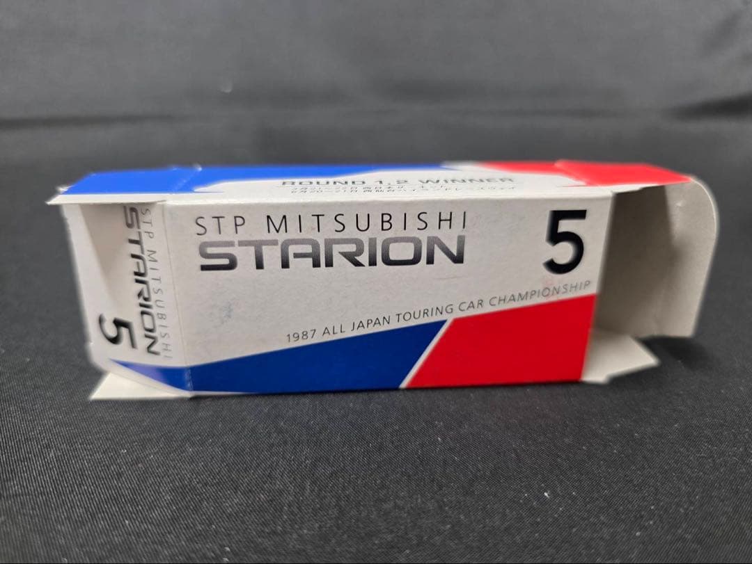 トミカ 三菱スタリオン シール末貼り。美品。