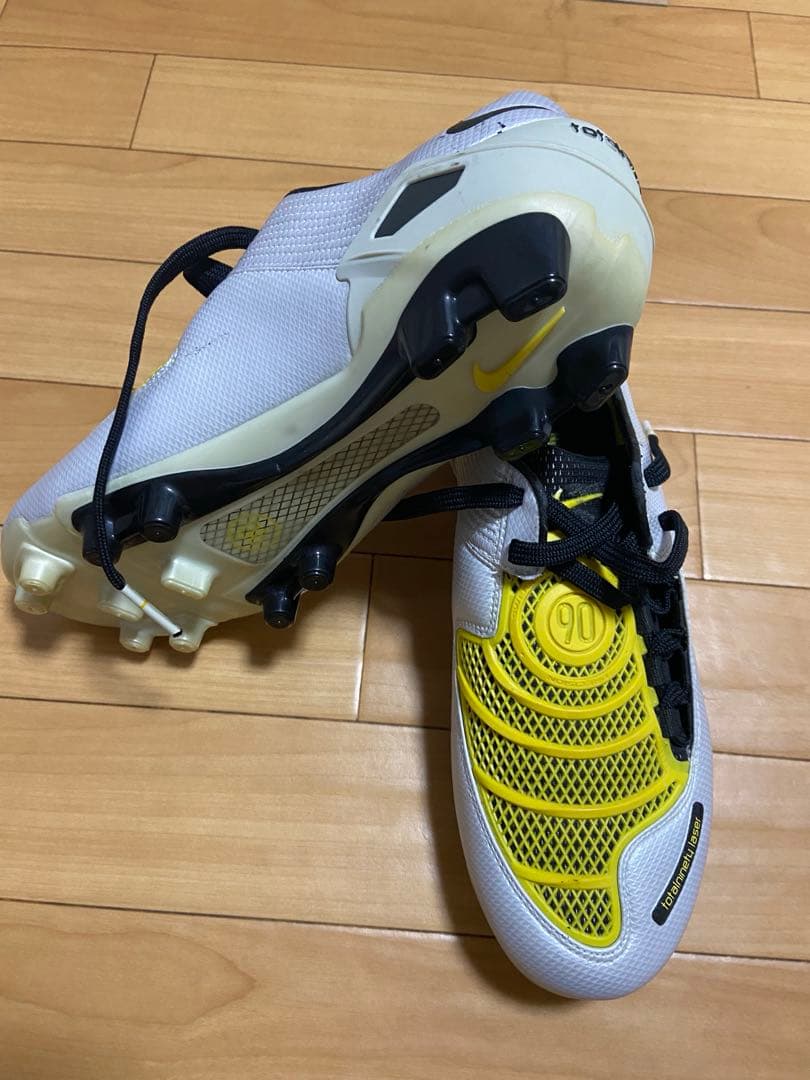 サッカースパイク　トータル90 Zoomレーザー　新品！！　早い者勝ちです。