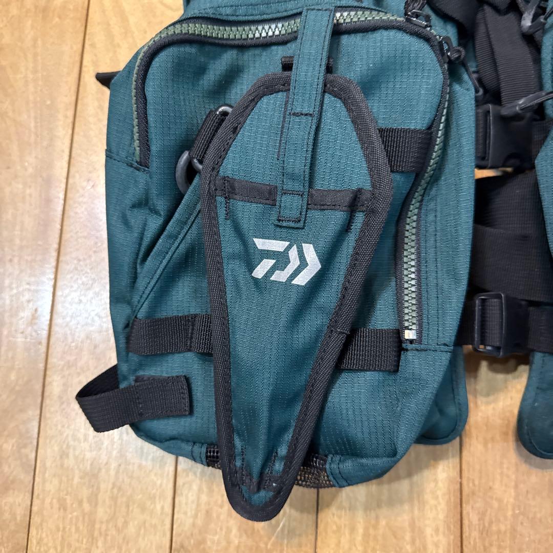 美品Daiwa フィッシングベスト グリーン　DF-6206