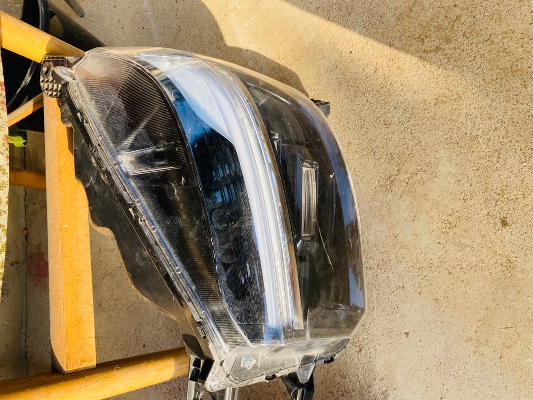 ホンダ　NBOX JF5 右ヘッドライト