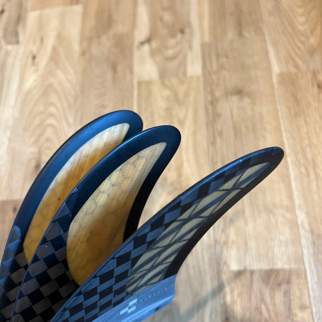 FUTURES フィンROB MACHADO 2.0 CARBON/BAMBOO