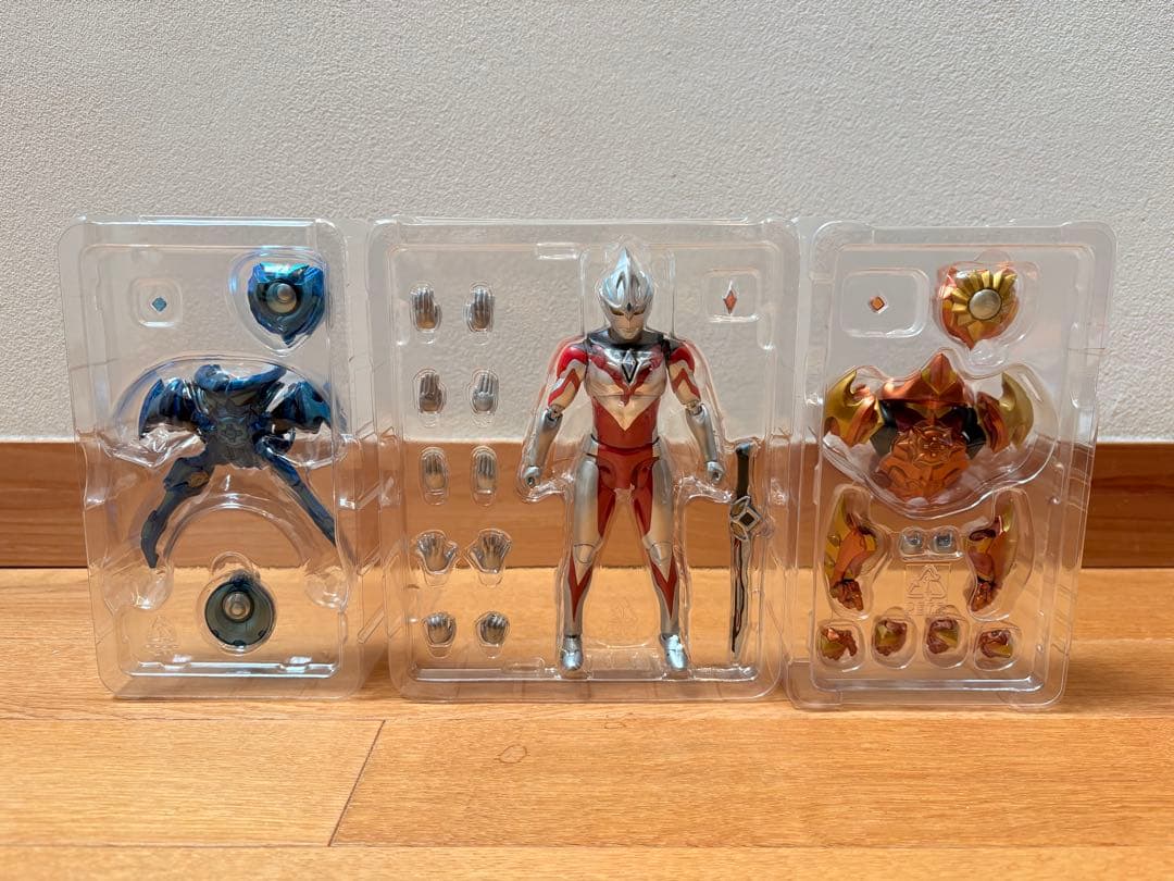 S.H.figuartsウルトラマンアーク　ソリス&ルーナセット
