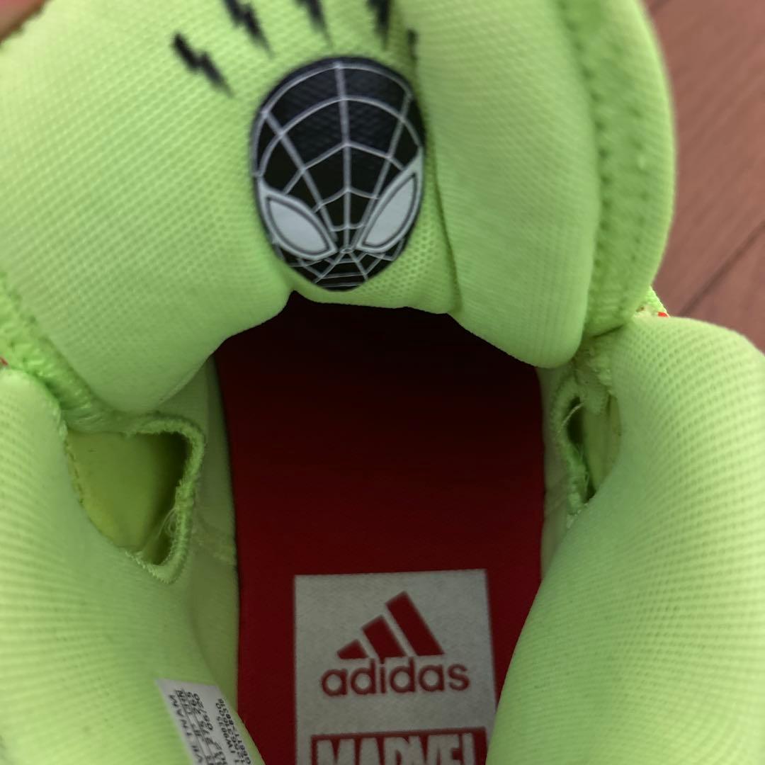 adidas Marvel バスケットボールシューズ 蛍光グリーン